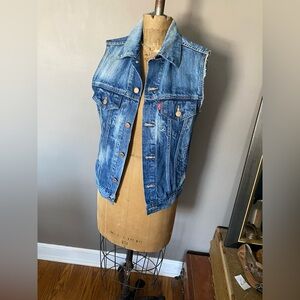 Levi’s Trucker Vest Distressed Denim Women’s XS